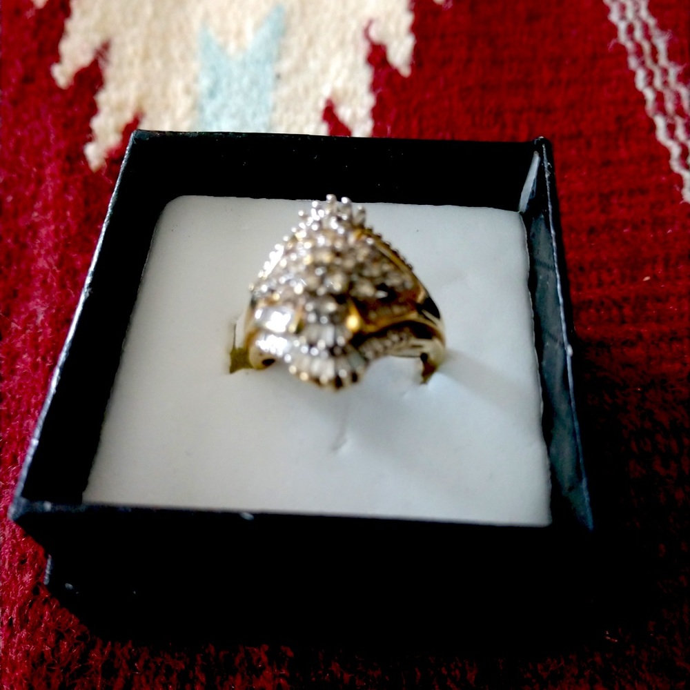 10k gold & Diamond cluster ring - size 6